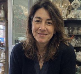Claire M., Antiquaire